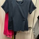 FIGS Gray Fitted Short Sleeve Notched Collar Blouse. Scrubbed top Photo 6