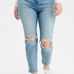 American Eagle  Sz 2 Mom Jeans Stretch High Rise Busted Knee Light Wash Denim Photo 0