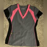 WonderWink Women Four-Stretch Color Pewter and pink With Sides Black V-Neck Top Photo 1