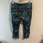 Lululemon  Run: Top Speed Crop *Full-On Luxtreme
Floral Backdrop Blue Denim Multi Photo 9