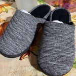 Isotoner Gary  Slippers Photo 1