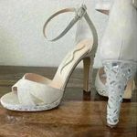 Nina  FEYRA Women's Champagne glam heels open strappy Size 8, In Box 4" heel Photo 4