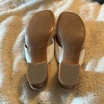 Aerosoles Aersoles Never Worn white Thong size 8.5 Photo 2