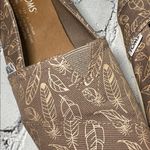 Toms  Women's Metallic Tan and Copper Gold Leaf Pattern slip on Flats size 5.5 Photo 7