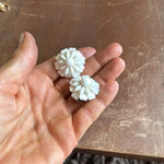 None Vintage white glass cluster flower clip on earrings Photo 5