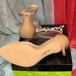 Sam Edelman Tan Heels with Minimalist Design Photo 4