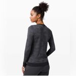 Lululemon  Swiftly Breathe Long Sleeve Size 4 Photo 2