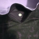 Lululemon  Black Purple Capri leggings Size 4‎ Photo 5