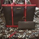 Michael Kors NWT JET SET TRAVEL LG TZ SHOULDER TOTE BAG in BROWN SIGNATURE/FLAME Photo 0