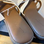 Universal Threads Universal thread with tags slip on sandals. White with beautiful tan size 6 1/2. Photo 3