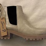 Seven7 NWT Billie Chelsea Boot Gold Women’s Sz 9 Photo 1