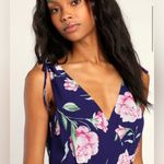 Lulu’s New V Photo 4