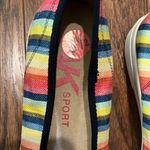 NEW Colorful Striped Women's Shoes Red Size 8 Photo 4