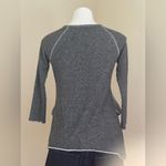 KIM & CAMI Gray Shark Bite Asymmetrical Hem kangaroo pocket..Sweatshirt Sz S Photo 7