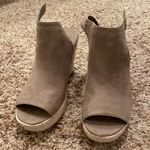 Universal Threads Wedges Photo 1