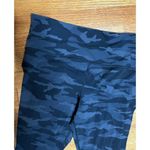 Athleta Elation Camo 7/8 Tight L Key pocket 78% nylon 22% lycra gray black Photo 1