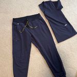  L Zamora Jogger Scrub Pants + FIGS M casma scrub top Photo 3
