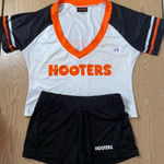 Hooters B85-28 Women’s Girl V-Neck Football Jersey Style Crop Top & Shorts Sm/Xs Photo 0