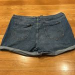 Old Navy  women’s boyfriend mid rise distressed jean shorts size 18 . Photo 3