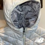 New Balance Women’s Light Grey Hooded Full Zip Puffer Jacket Sz small Photo 3