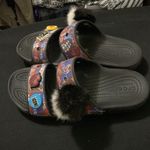 Crocs  DISNEY CRUELLA WO size 8 iconic  Comfort Slides WITH POM POM JIBBETS CLEAN Photo 11