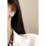 Boutique NEW Large Acrylic Heart Stud Earrings Pearl White Minimalist Elegant‎ 1.6cm Photo 13