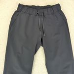 Lululemon On The Fly Pant Woven 28" Women's Gray Jogger Size 6 Athleisure W5AHOS Photo 2