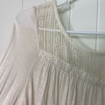 EUC women’s‎ cream lace embroidered neck cutout back long sleeve lightweight top Size M Photo 2