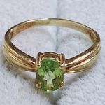 Oval Peridot Yellow Gold Ring Photo 3