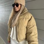 Bershka nwt camel puffer padded jacket Photo 3