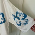 Easel Hibiscus Cotton Oversized Boxy Cropped Tee. Size Small. White Size M Photo 3