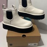 UGG Neumel Platform Chelsea Boot White casual classic stylish chic outdoorsy Photo 0