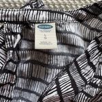 Old Navy  Black and White Print Sleeveless V-Neck Top Blouse Size Large Photo 1
