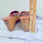 Tory Burch INES Wedge/Slide TAN/ SPARK GOLD Size 7.5 Photos 1-3 are stock photos Photo 8