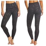 Beyond Yoga Limited Edition Flashback High-Rise
Midi Leggings in Monstera Leaf S Photo 1