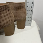 Universal Threads Woman’s Universal Thread Block Heel Faux Suede Cowboy Style Bootie Size 9.5 Tan Photo 5