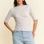 Davi & Dani  Lace Stretch Floral Marrow Edge‎ Half Sleeve Top Photo 1