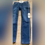 Guess Women’s Sz 27 Beyla Curvy Mid Rise Skinny Jeans Photo 11