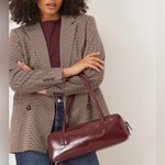 ASOS - burgundy patent faux leather elongated shoulder bag Photo 3