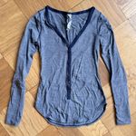 Lululemon Awesoma Long Sleeve V Neck Henley Size 4 EUC Photo 1
