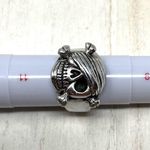 Heavy silver tone pirate 🏴☠️ skull ring, approx size 10 Photo 5