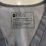 FIGS  Catarina One-Pocket Scrub Top in Graphite‎ size Small Photo 3
