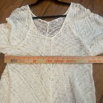 Dress Barn  cream crotched lightweight v-neck top sweater woman’s Large EUC Photo 6