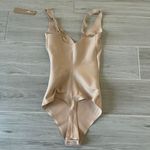 SKIMS NWT  BODY UNLINED PLUNGE THONG BODYSUIT CLAY MEDIUM Photo 2