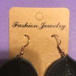 Earrings Black Teardrop Leaf Earrings in Faux Leather BRAND NEW Fish Hook Photo 1