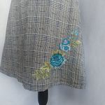 Michele Grey Plaid A line Skirt w/Embroidered Flowers Blue Size 8 Photo 4