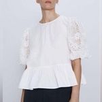 ZARA oyster white poplin peplum‎ blouse with contrast lace puff sleeves Photo 2