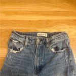 Abercrombie & Fitch  High Rise Mom Jean Curve Love Light Wash Size 26 Photo 2