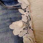 Indigo Rein  Size 5 Waist 27 Short Shorts Crochet Floral Detailing Distressed Raw Photo 7