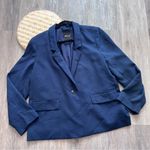 Madewell  The Dorset Crop Blazer‎ in Easygoing Crepe Navy Photo 2